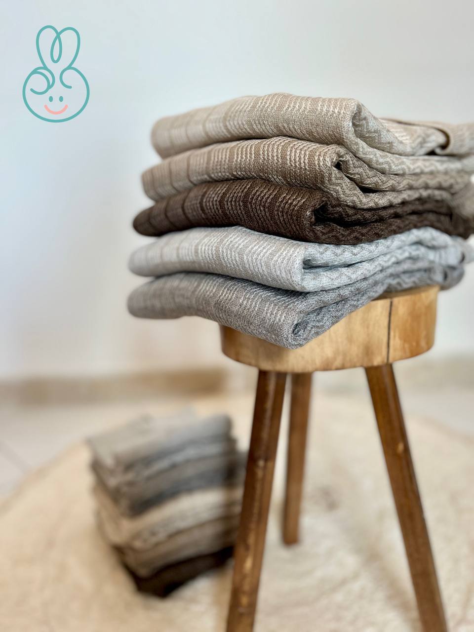 قیمت بافت دخترانه یقه شُل طرحدار بافت دخترانه یقه شُل طرحدار